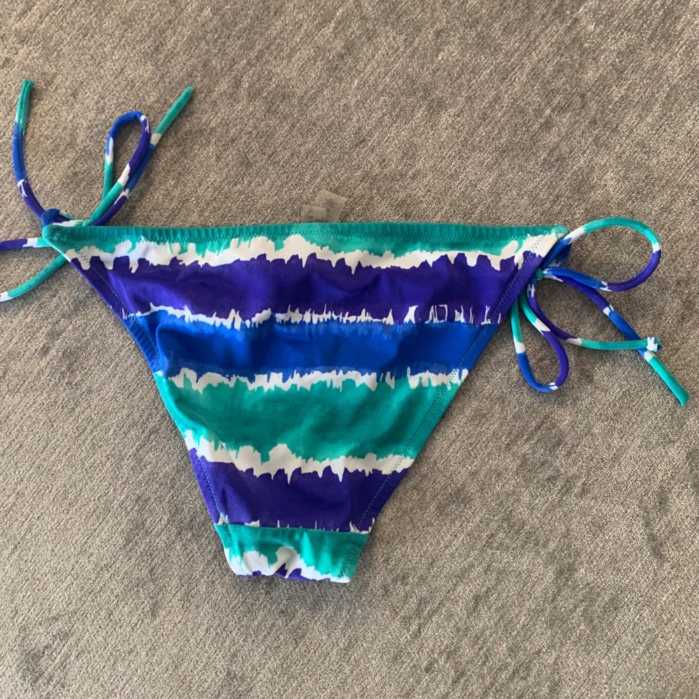 String Bikini - image 4